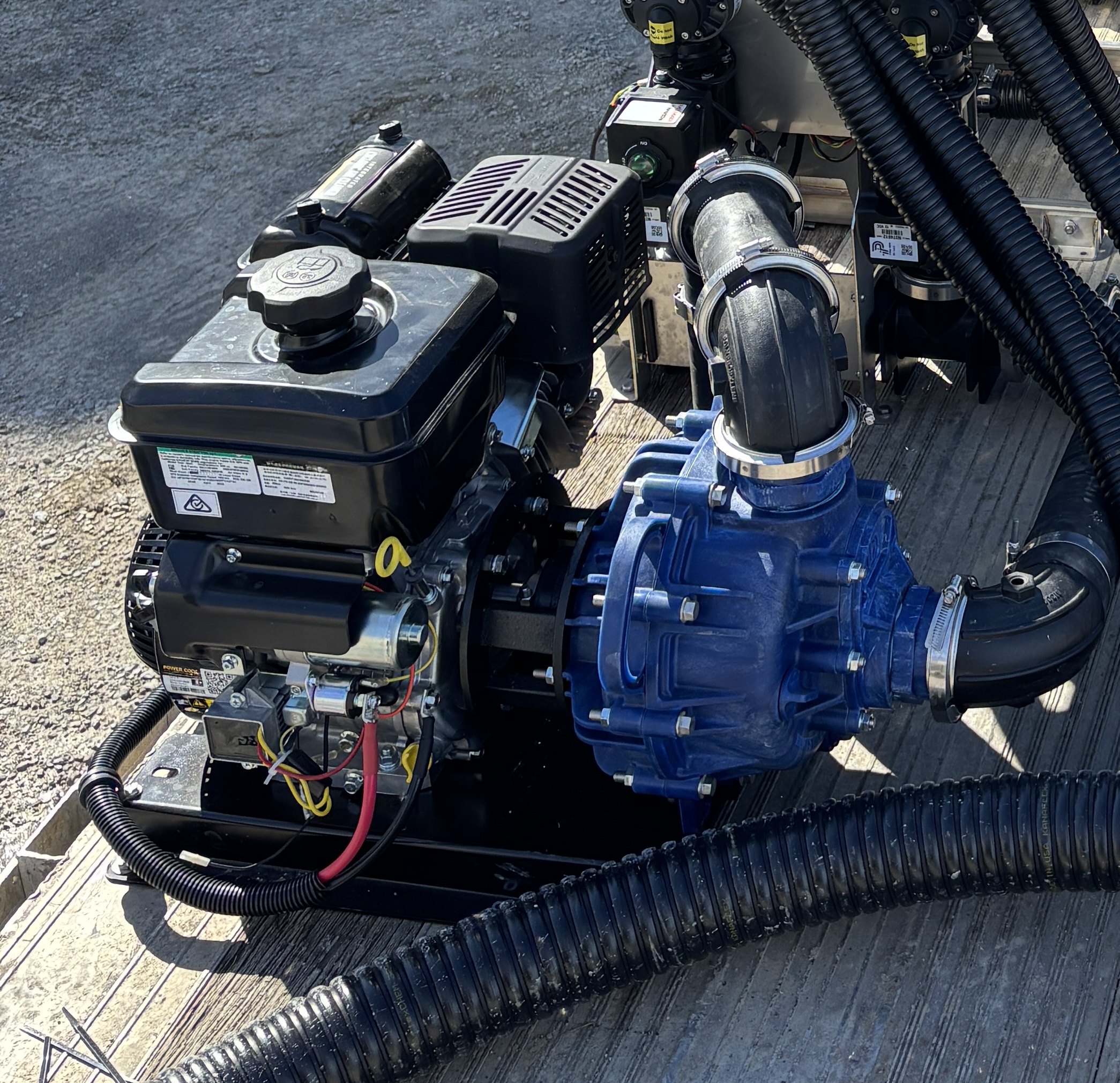 John Blue PSP-3340-G14VFLG installed on step deck semi trailer.